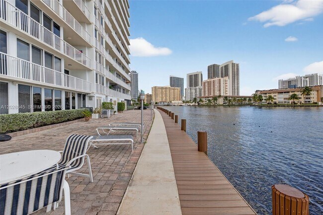 Building Photo - 121 Golden Isles Dr