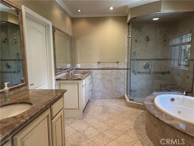 Building Photo - 458 S Clark Dr