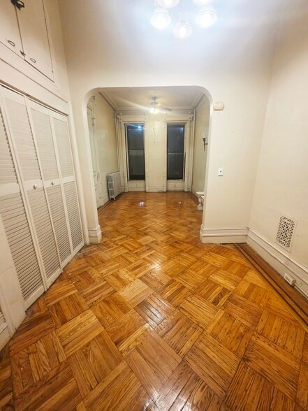 Building Photo - 105 Halsey St