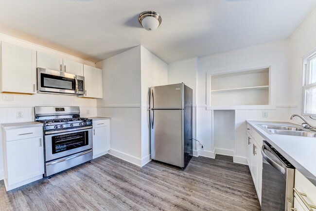 Building Photo - 919 Lillian St