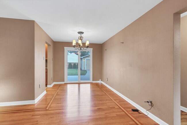 Building Photo - 1780 Roslyn St
