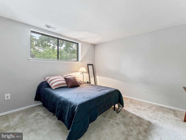 Building Photo - 8956 Skyrock Ct