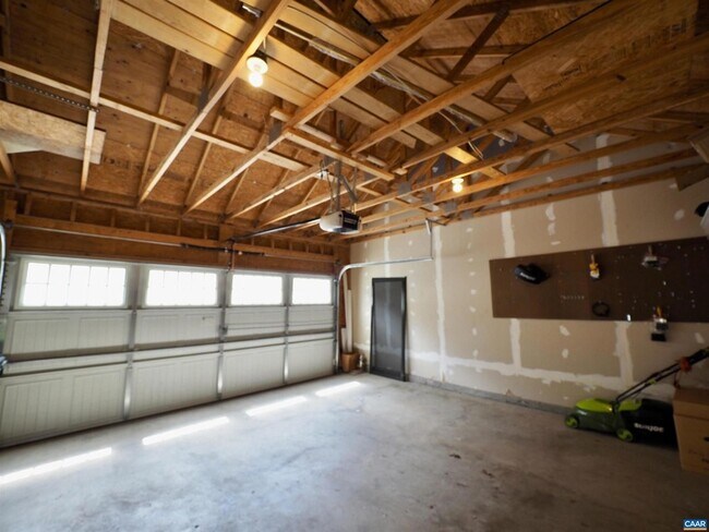 Building Photo - 904 Bing Ln