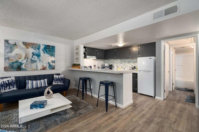 Building Photo - 1601 W Camelback Rd