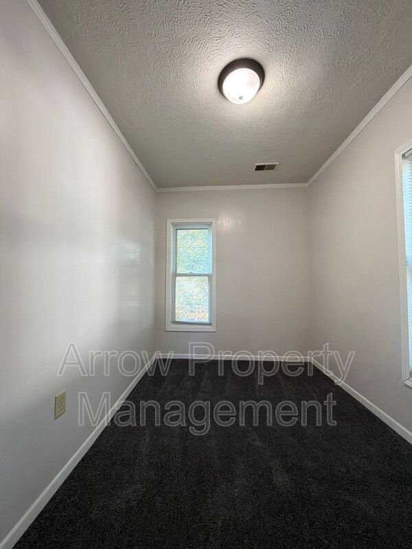 Building Photo - 625 3rd St