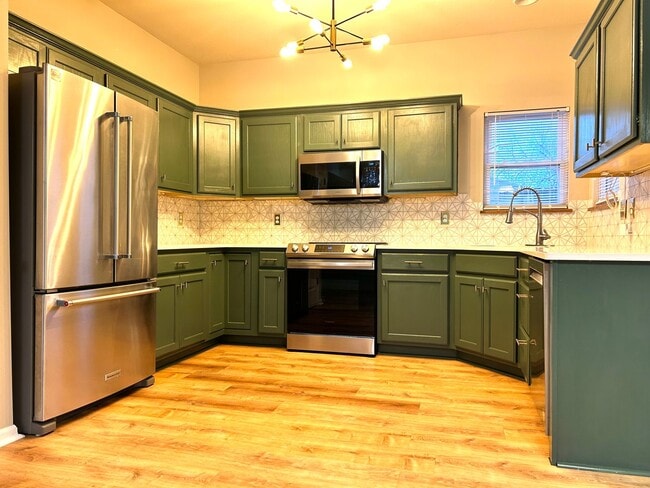 Building Photo - Charming 3-Bedroom Home with Modern Amenities and Elegant Finishes