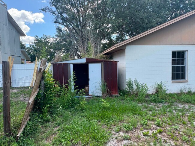 Building Photo - Spacious Lakeland 3-Bedroom Home with 2-Car Garage & Large Driveway