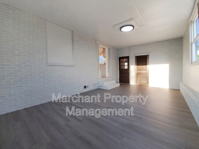 Building Photo - 1104 Dorothy St