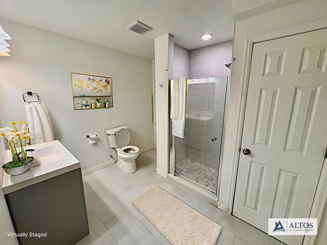 Building Photo - Large 4 bedroom home with a Fully Finished...
