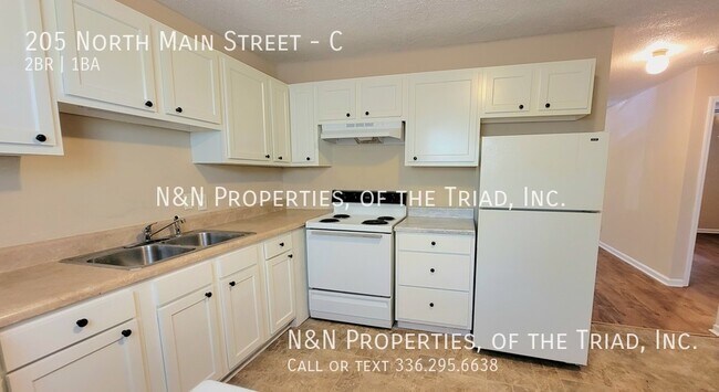 Building Photo - 2 Bedroom 1 Bath Apartment in King NC-  Do...