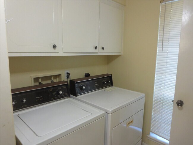 Building Photo - 1006 Walnut Bend Ln