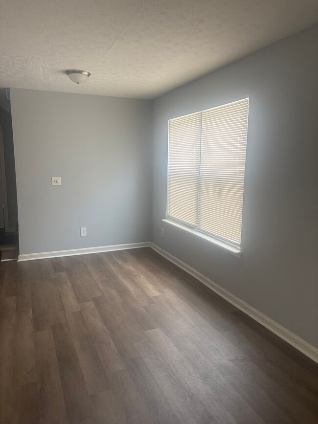 Building Photo - Spacious 3-bedroom Brick House