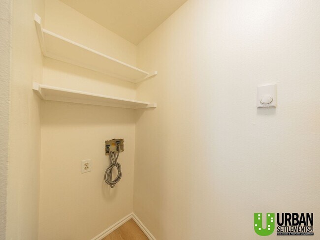 Building Photo - Upriver Dr. 3531-3533 E