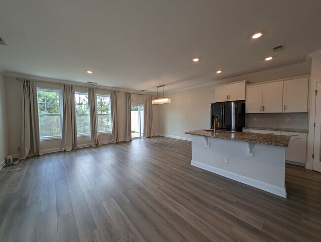 Building Photo - Modern Corner Lot Townhome located in the Ivy Ridge Community in South Carolina !