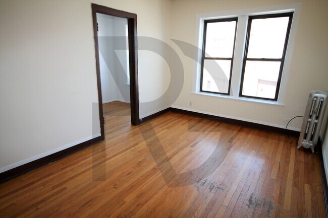Primary Photo - 3306 W Schubert Ave