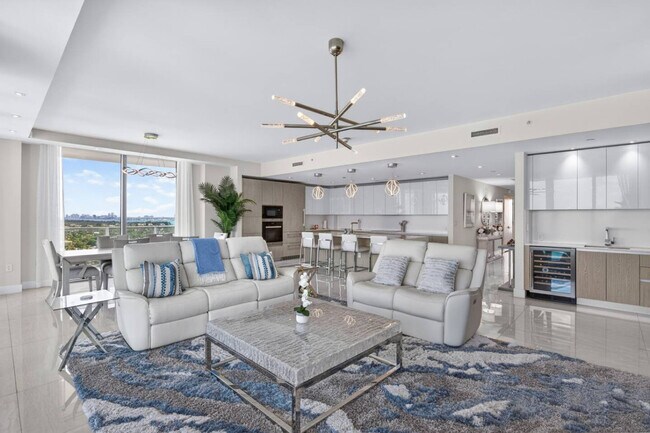 Building Photo - 3100 N Ocean Dr