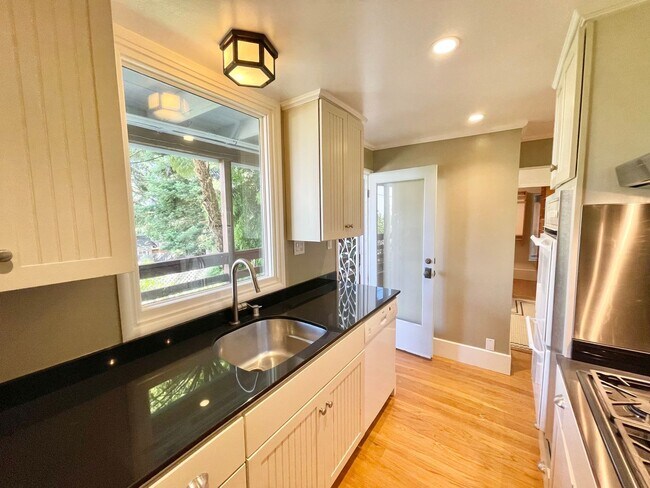Building Photo - Castro/ Eureka Valley Full Floor Remodeled Victorian Condo in a Garden Setting - PROGRESSIVE