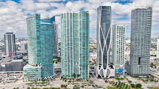 Building Photo - 900 Biscayne Blvd