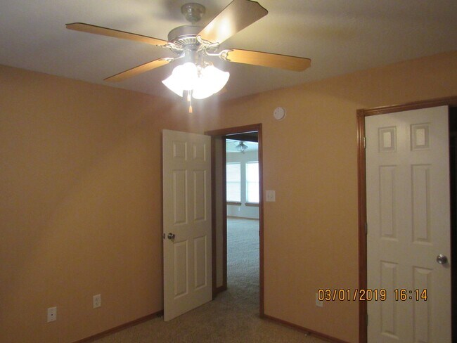 Building Photo - PET FRIENDLY WITH OWNER APPROVAL!!