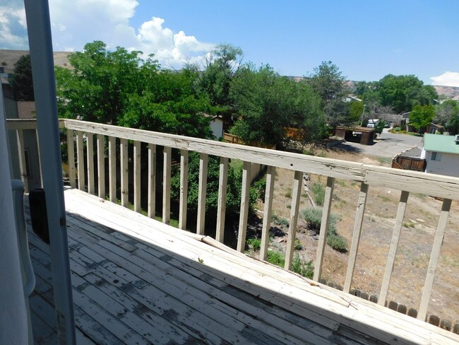 Building Photo - 2422 1/2 Hidden Valley Drive