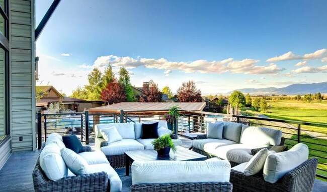 Building Photo - 1 bedroom condo, located steps from all of Black Bull's incredible amenities