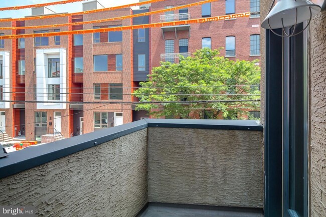 Building Photo - Northern Liberties Townhome with Parking