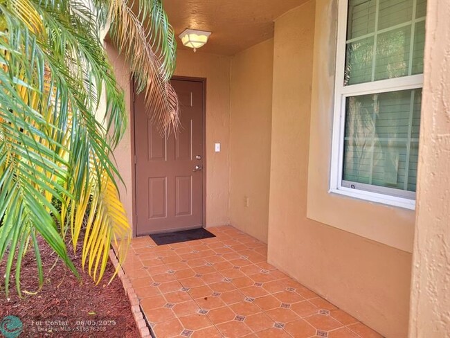 Building Photo - 1412 Barcelona Way