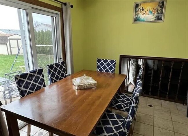 Building Photo - ELEGANT BYERS HOME