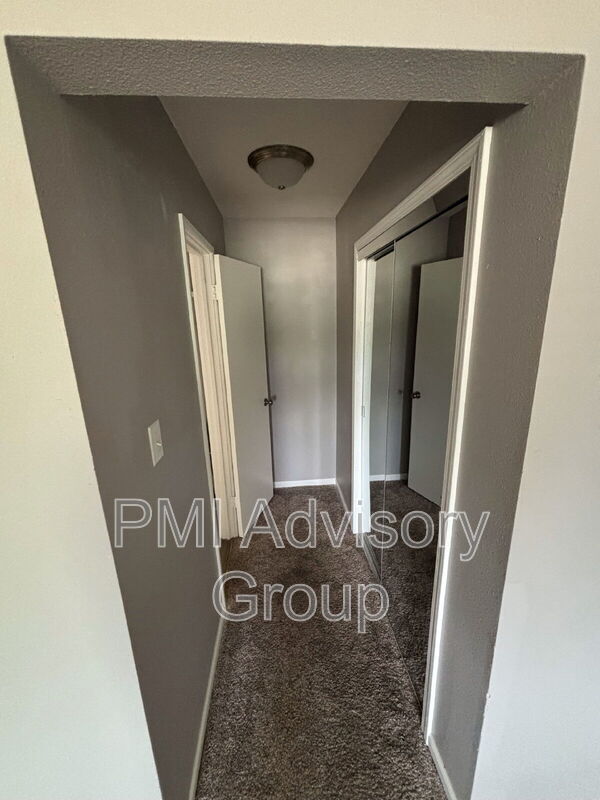 Building Photo - 3101 SW Macvicar Ave