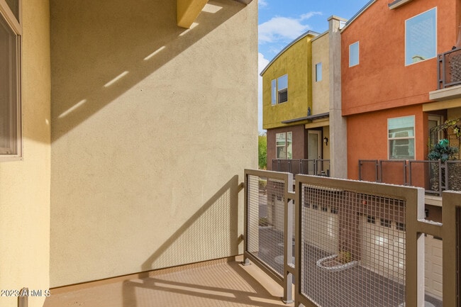 Building Photo - 4816 N Woodmere Fairway