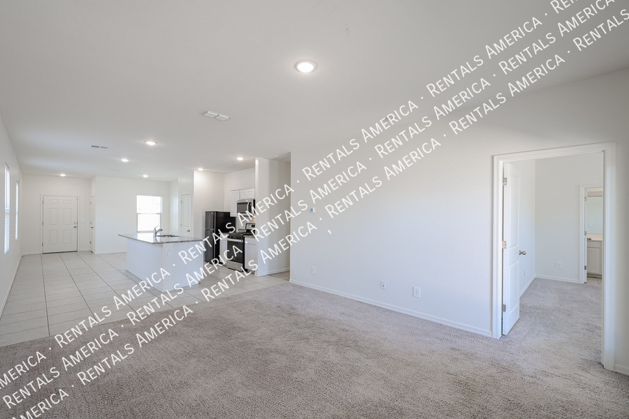 Building Photo - 5720 W Sunrise Dr