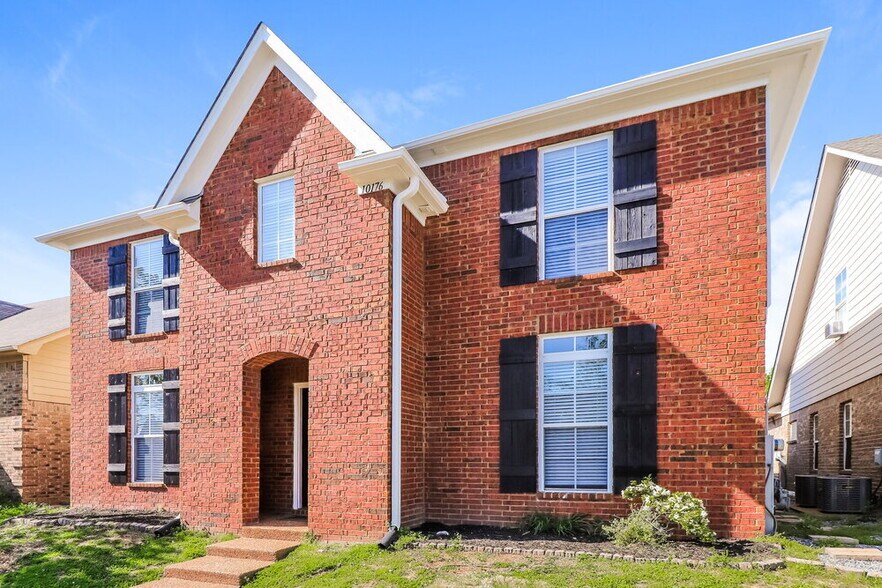 Building Photo - 10176 Evening Hill Dr