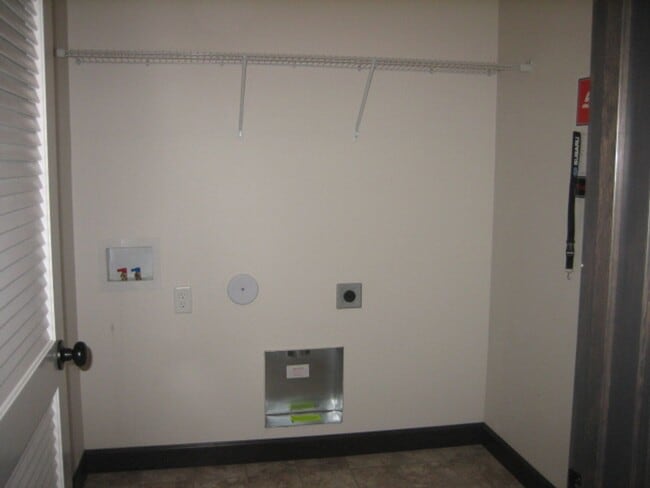 Building Photo - CDA Home w/ 22X45 RV Garage/Shop!