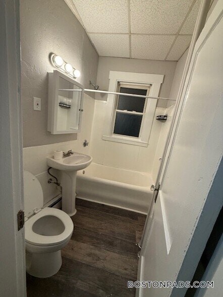 Building Photo - 38 Estes St