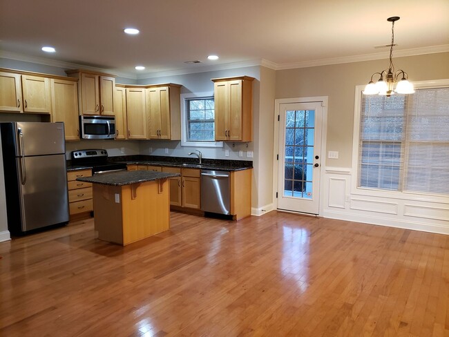 Building Photo - ~ COMPASS POINTE ~