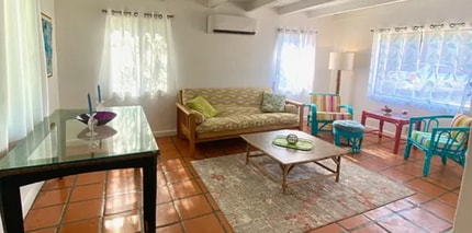 Building Photo - Charming in-town one-bedroom and one- bathroom
