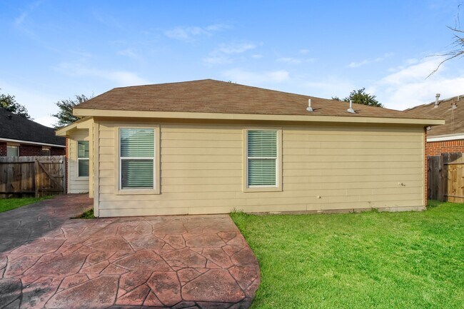 Building Photo - 21554 Kings Bend Dr