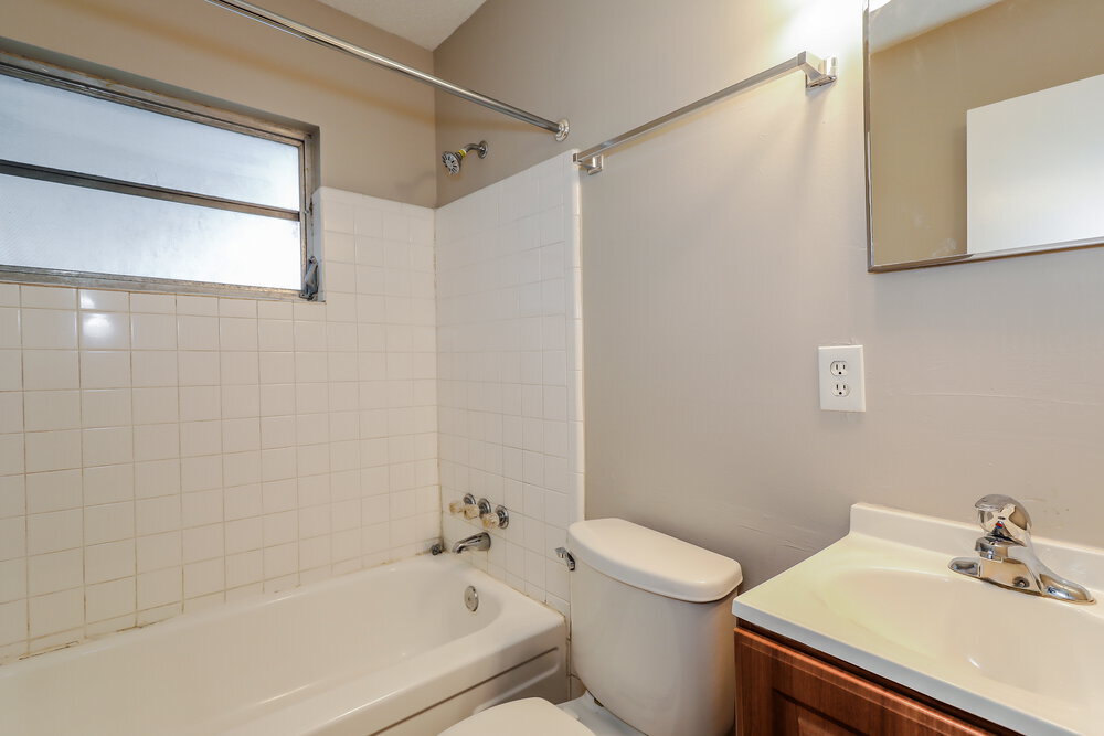 Building Photo - 5664 Hillman Dr