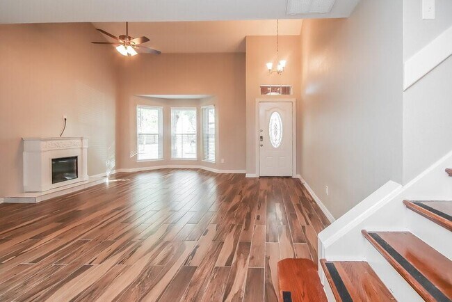 Building Photo - 15622 Thornbrook Dr