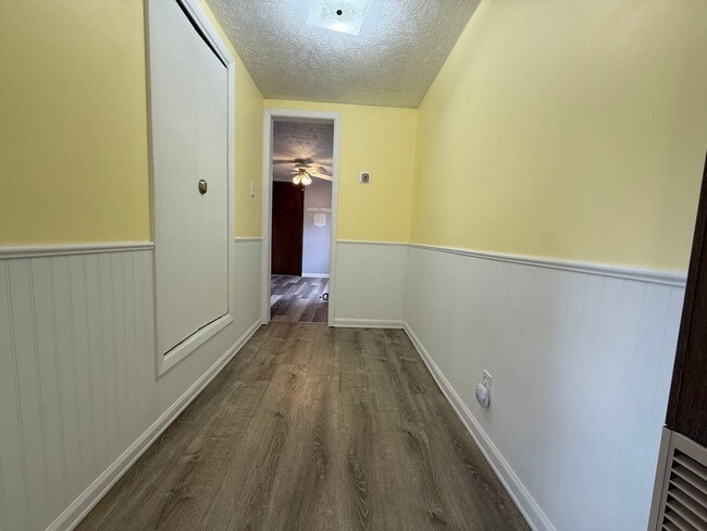 Building Photo - Adorable 1 bedroom cottage style home