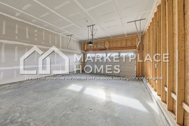 Building Photo - 6300 Trailview Dr