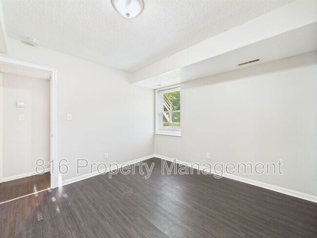 Building Photo - 1229 W Hayward Ave