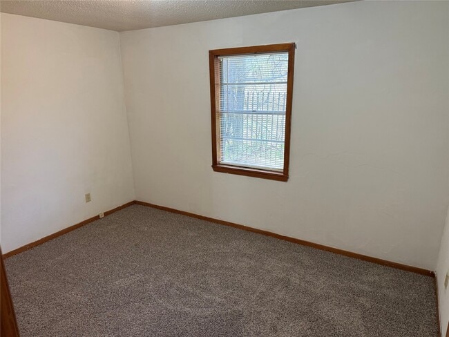 Building Photo - 1905 10th St