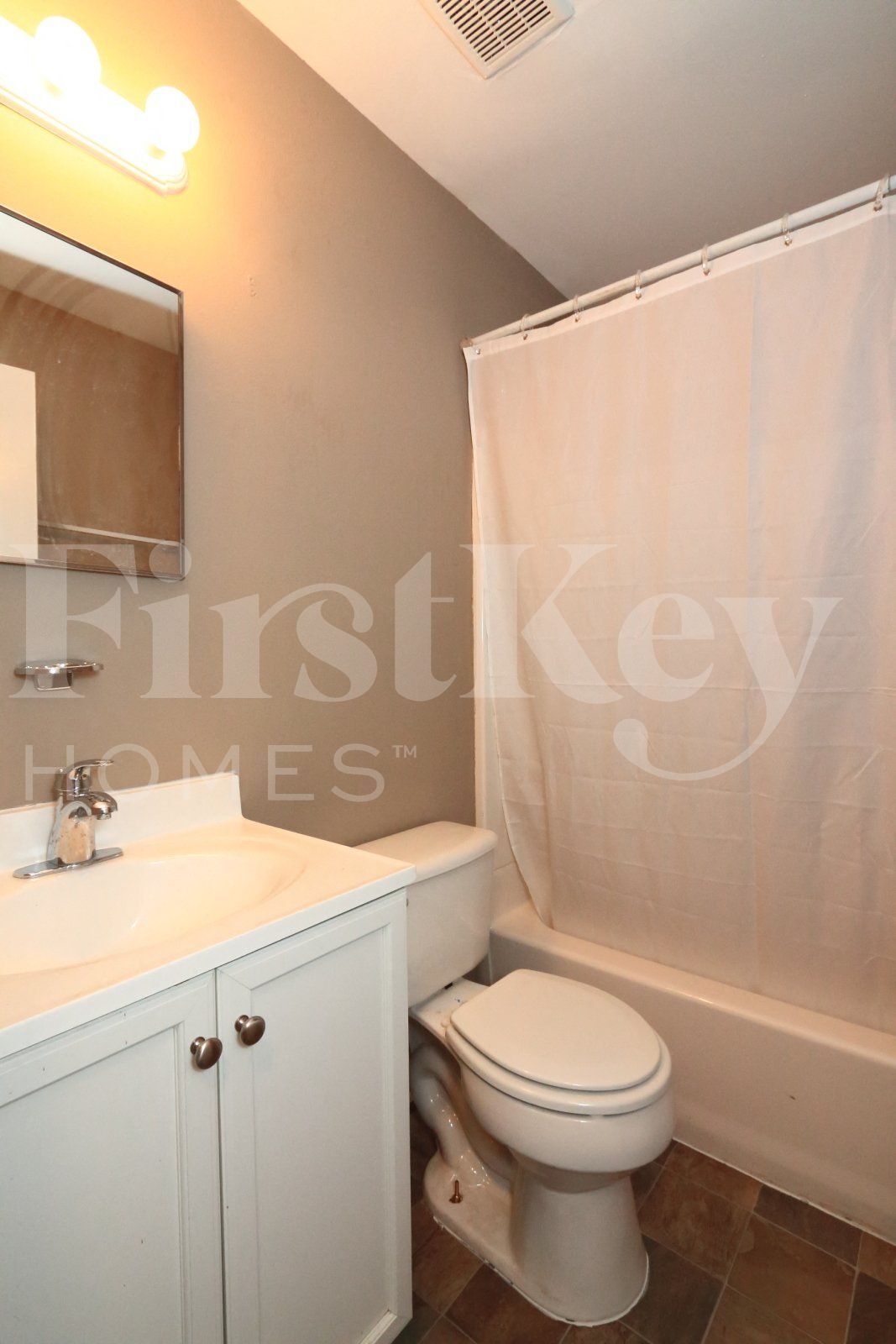 Building Photo - 2335 Bramble Ln