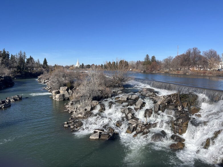 Building Photo - 930 Canyon Ave