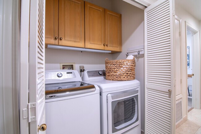 Building Photo - 14290 Dickens St