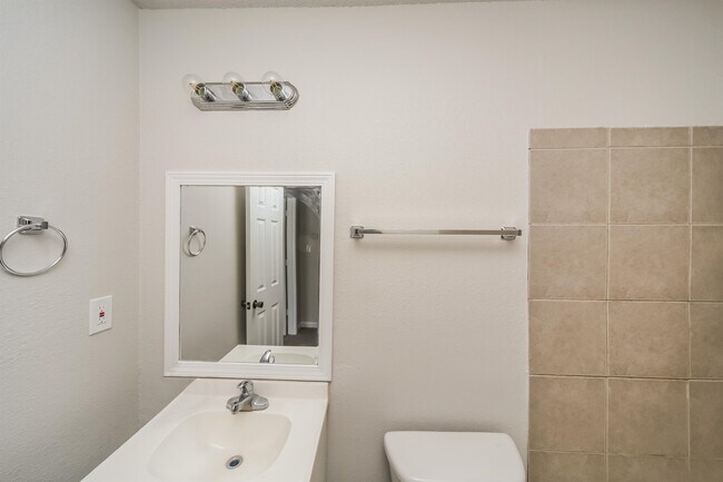 Building Photo - 4689 Waterfront Oak Dr
