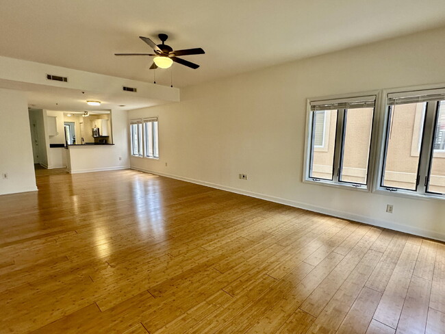 Building Photo - Beautiful Two Bedroom Townhome Located in ...