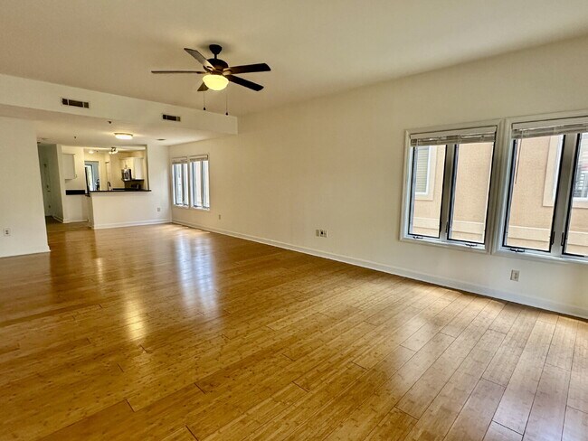Building Photo - Beautiful Two Bedroom Townhome Located in Bluffton Village!