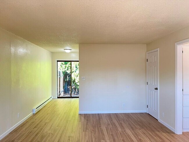 Building Photo - 2Bd/1Ba Single Story Apartment Unit - Move...